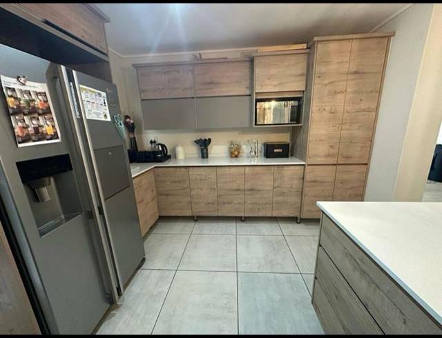 5 bed property to rent in NOORDHANG